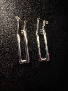 Modern Rectangular Silver Drop Earrings 🩶